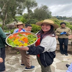 Saladang bahaghari na gawa sa mga gulay mula sa sakahan