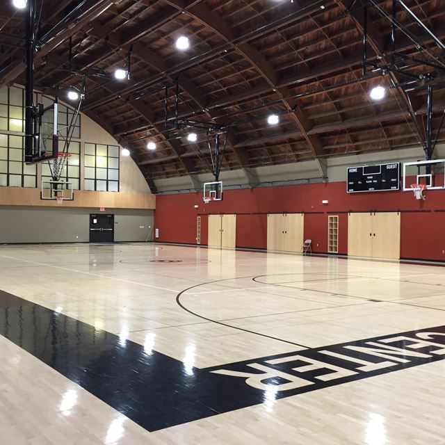 Panloob na gimnasyo ng basketbol