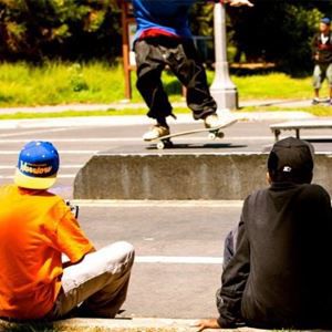 Mga skateboarder sa Parke ng Skate sa Waller Street